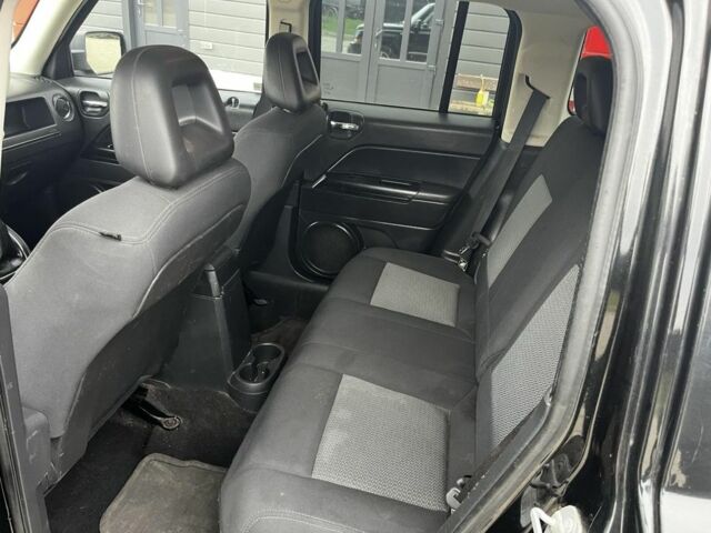 Черный Джип Патриот, объемом двигателя 2.2 л и пробегом 250 тыс. км за 3100 $, фото 5 на Automoto.ua