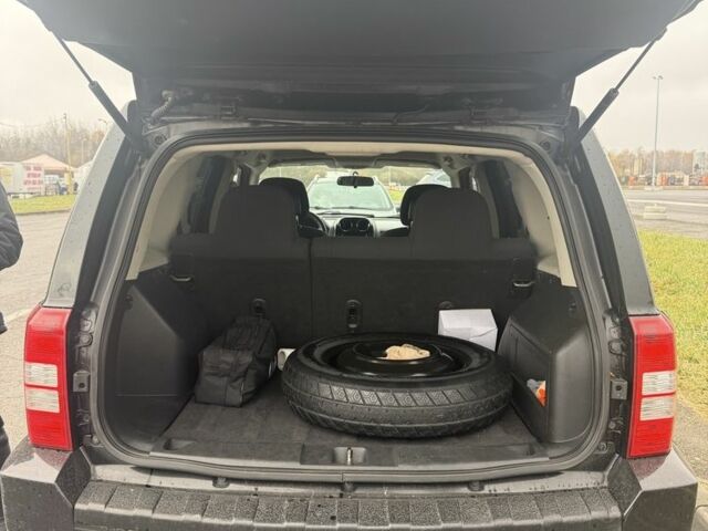 Черный Джип Патриот, объемом двигателя 2.4 л и пробегом 17 тыс. км за 6500 $, фото 4 на Automoto.ua