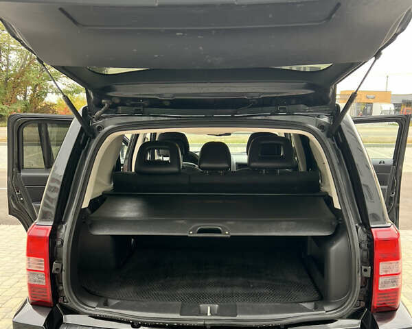 Черный Джип Патриот, объемом двигателя 2.14 л и пробегом 283 тыс. км за 9999 $, фото 15 на Automoto.ua