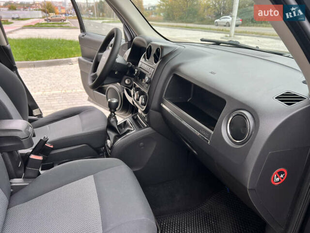 Черный Джип Патриот, объемом двигателя 2.14 л и пробегом 283 тыс. км за 9999 $, фото 31 на Automoto.ua