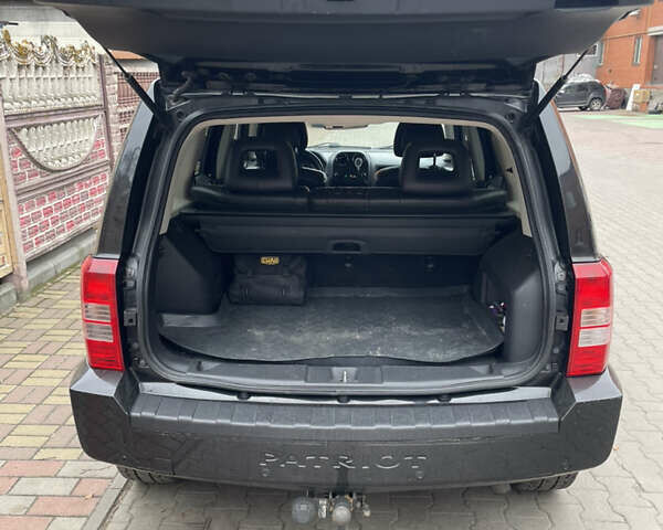 Чорний Джип Patriot, об'ємом двигуна 2.4 л та пробігом 225 тис. км за 9300 $, фото 10 на Automoto.ua