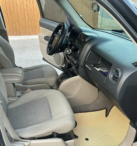 Черный Джип Патриот, объемом двигателя 2 л и пробегом 300 тыс. км за 8500 $, фото 4 на Automoto.ua
