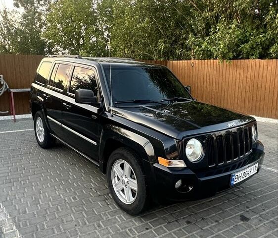Чорний Джип Patriot, об'ємом двигуна 2 л та пробігом 300 тис. км за 8500 $, фото 2 на Automoto.ua