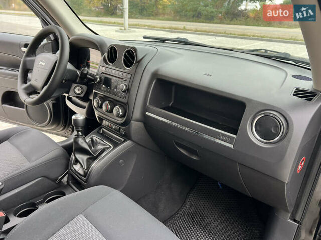 Черный Джип Патриот, объемом двигателя 2.14 л и пробегом 283 тыс. км за 9999 $, фото 35 на Automoto.ua