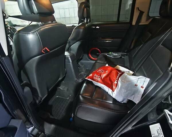 Черный Джип Патриот, объемом двигателя 2.14 л и пробегом 224 тыс. км за 10800 $, фото 10 на Automoto.ua