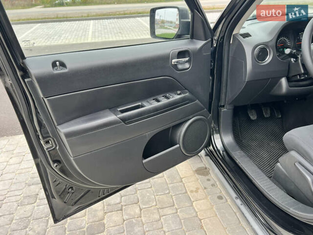 Черный Джип Патриот, объемом двигателя 2.14 л и пробегом 283 тыс. км за 9999 $, фото 23 на Automoto.ua