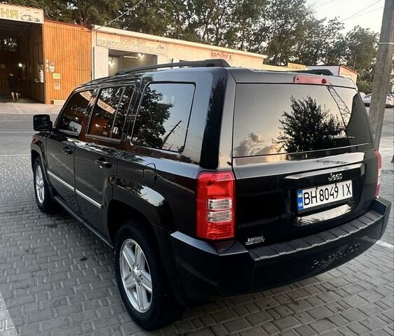 Чорний Джип Patriot, об'ємом двигуна 2 л та пробігом 300 тис. км за 8500 $, фото 1 на Automoto.ua