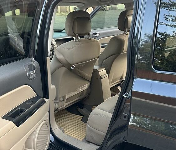 Чорний Джип Patriot, об'ємом двигуна 2 л та пробігом 300 тис. км за 8500 $, фото 7 на Automoto.ua