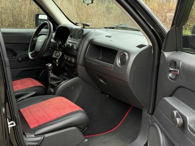 Чорний Джип Patriot, об'ємом двигуна 2 л та пробігом 240 тис. км за 8500 $, фото 14 на Automoto.ua