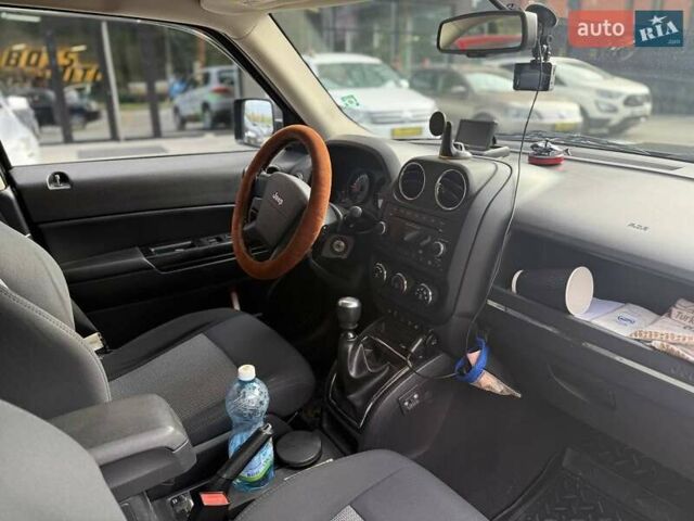 Черный Джип Патриот, объемом двигателя 2.14 л и пробегом 226 тыс. км за 11000 $, фото 7 на Automoto.ua