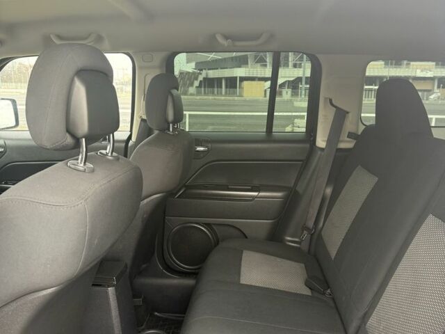 Черный Джип Патриот, объемом двигателя 2.4 л и пробегом 17 тыс. км за 6500 $, фото 2 на Automoto.ua