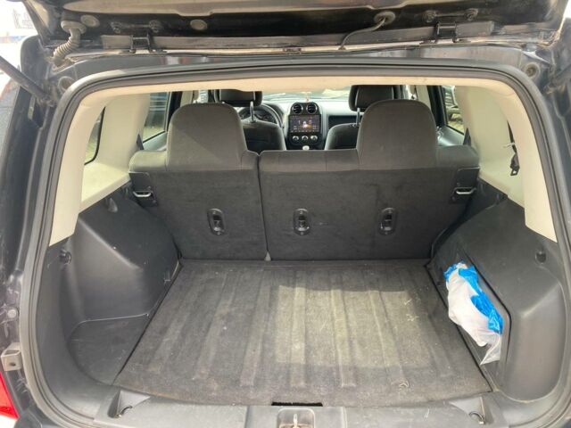 Черный Джип Патриот, объемом двигателя 2.4 л и пробегом 310 тыс. км за 8800 $, фото 21 на Automoto.ua