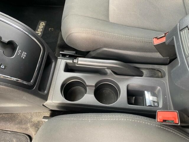 Черный Джип Патриот, объемом двигателя 2.4 л и пробегом 310 тыс. км за 8800 $, фото 16 на Automoto.ua