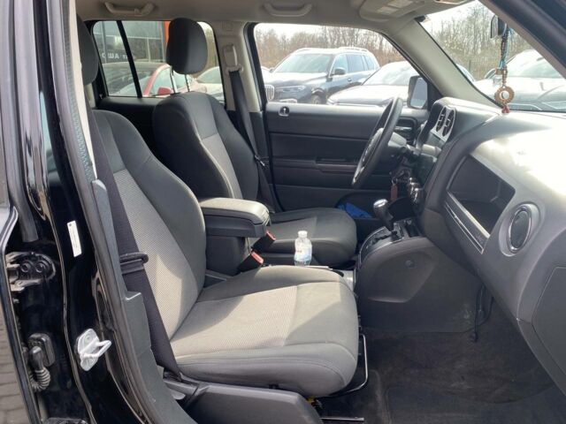 Черный Джип Патриот, объемом двигателя 2.4 л и пробегом 310 тыс. км за 8800 $, фото 20 на Automoto.ua