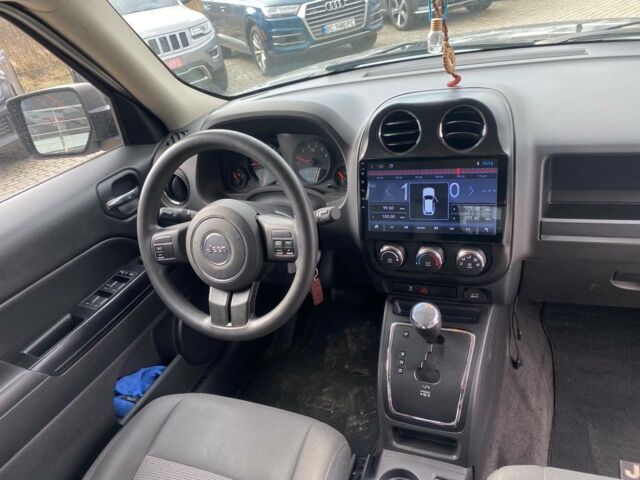 Черный Джип Патриот, объемом двигателя 2.4 л и пробегом 310 тыс. км за 8800 $, фото 9 на Automoto.ua