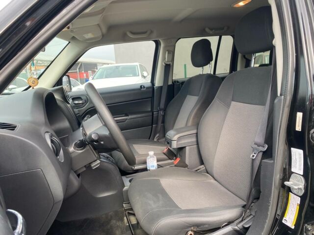 Черный Джип Патриот, объемом двигателя 2.4 л и пробегом 310 тыс. км за 8800 $, фото 17 на Automoto.ua