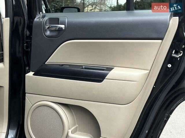 Чорний Джип Patriot, об'ємом двигуна 2.36 л та пробігом 170 тис. км за 9200 $, фото 16 на Automoto.ua