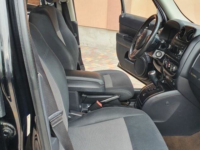 Черный Джип Патриот, объемом двигателя 2.4 л и пробегом 154 тыс. км за 10500 $, фото 3 на Automoto.ua