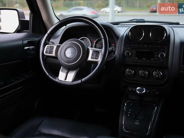 Черный Джип Патриот, объемом двигателя 2.36 л и пробегом 230 тыс. км за 9600 $, фото 10 на Automoto.ua