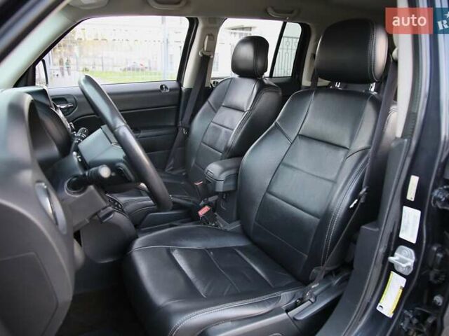 Черный Джип Патриот, объемом двигателя 2.36 л и пробегом 230 тыс. км за 9600 $, фото 6 на Automoto.ua