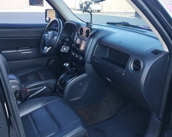 Черный Джип Патриот, объемом двигателя 2.36 л и пробегом 220 тыс. км за 12000 $, фото 11 на Automoto.ua