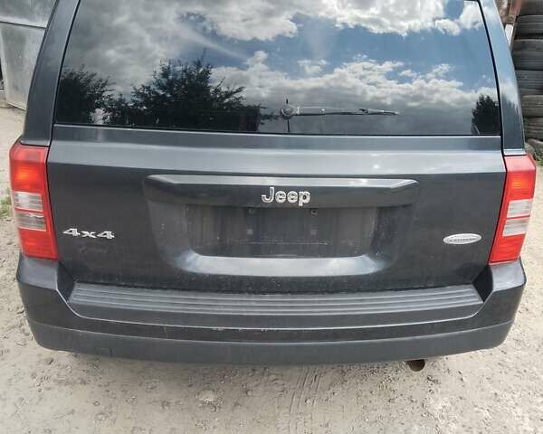 Чорний Джип Patriot, об'ємом двигуна 2.4 л та пробігом 285 тис. км за 8000 $, фото 4 на Automoto.ua