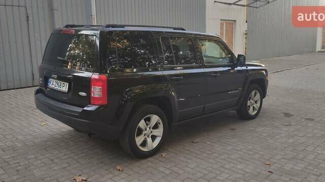 Черный Джип Патриот, объемом двигателя 2.36 л и пробегом 181 тыс. км за 9999 $, фото 3 на Automoto.ua