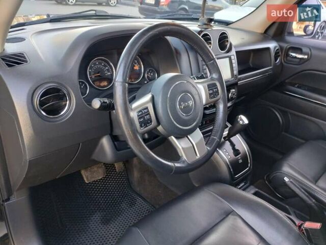 Черный Джип Патриот, объемом двигателя 2.36 л и пробегом 220 тыс. км за 12000 $, фото 6 на Automoto.ua