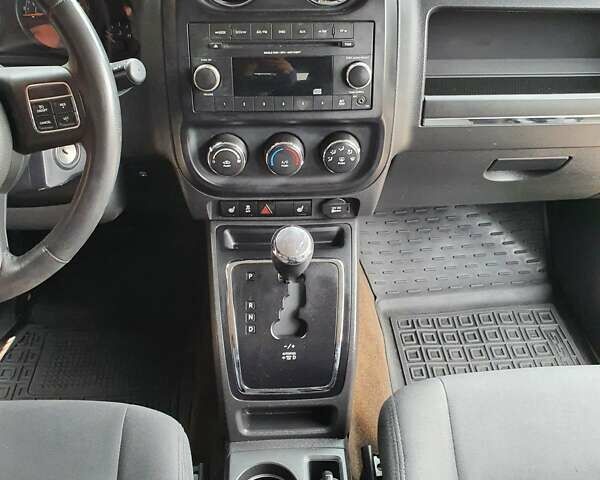 Черный Джип Патриот, объемом двигателя 2.36 л и пробегом 155 тыс. км за 10500 $, фото 16 на Automoto.ua