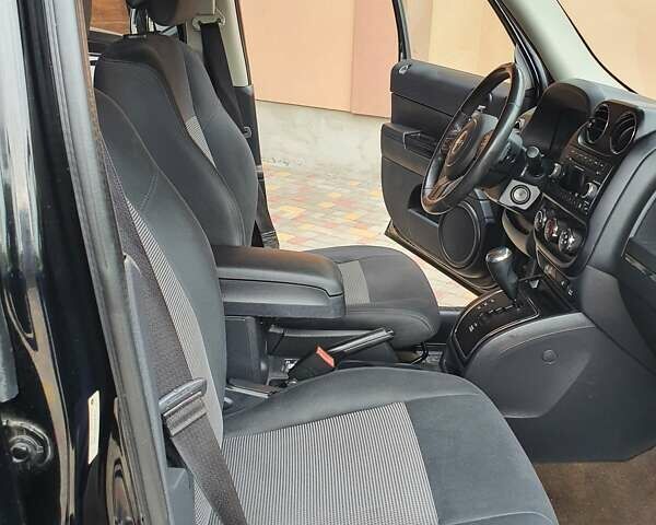 Черный Джип Патриот, объемом двигателя 2.36 л и пробегом 155 тыс. км за 10500 $, фото 5 на Automoto.ua