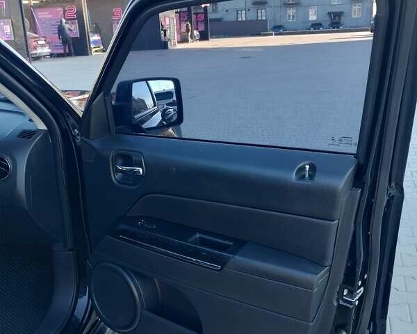 Черный Джип Патриот, объемом двигателя 2.36 л и пробегом 220 тыс. км за 12000 $, фото 14 на Automoto.ua