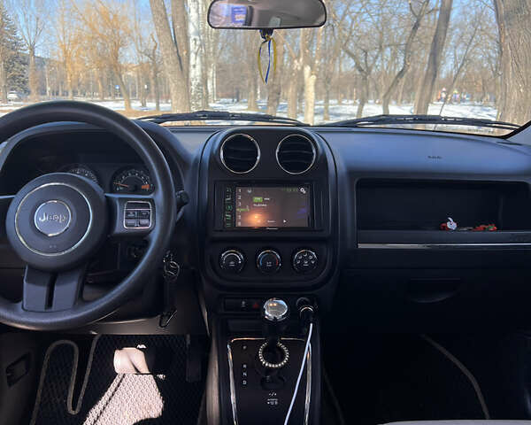 Чорний Джип Patriot, об'ємом двигуна 2.36 л та пробігом 190 тис. км за 8650 $, фото 8 на Automoto.ua