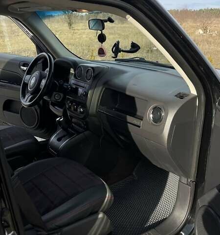 Черный Джип Патриот, объемом двигателя 2.36 л и пробегом 117 тыс. км за 10500 $, фото 10 на Automoto.ua