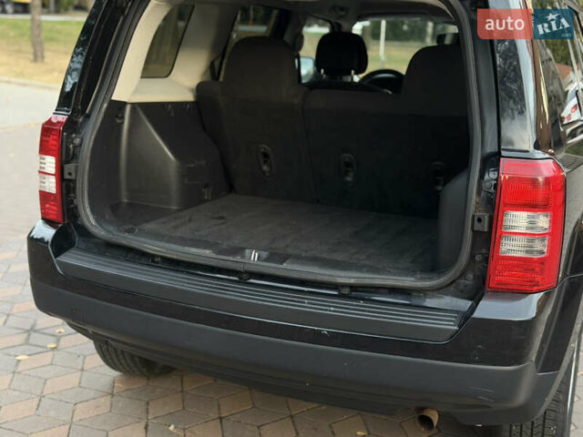 Черный Джип Патриот, объемом двигателя 2.4 л и пробегом 197 тыс. км за 9999 $, фото 62 на Automoto.ua