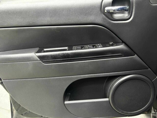 Чорний Джип Patriot, об'ємом двигуна 2.4 л та пробігом 104 тис. км за 11100 $, фото 16 на Automoto.ua