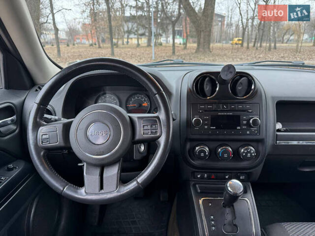 Черный Джип Патриот, объемом двигателя 2.36 л и пробегом 190 тыс. км за 10012 $, фото 16 на Automoto.ua