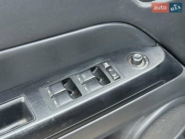 Черный Джип Патриот, объемом двигателя 2.36 л и пробегом 156 тыс. км за 9490 $, фото 14 на Automoto.ua