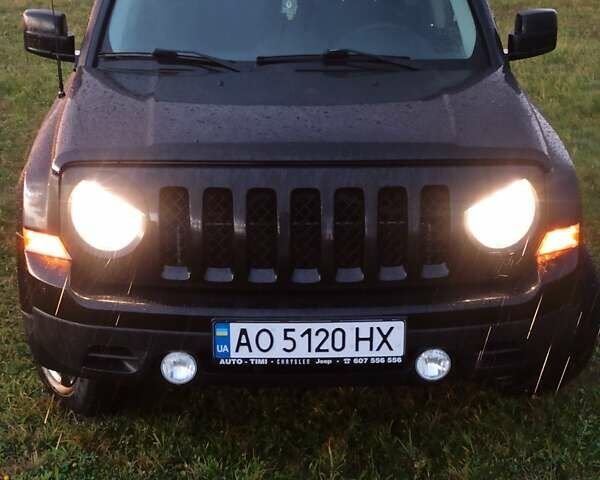 Черный Джип Патриот, объемом двигателя 2 л и пробегом 135 тыс. км за 9900 $, фото 2 на Automoto.ua
