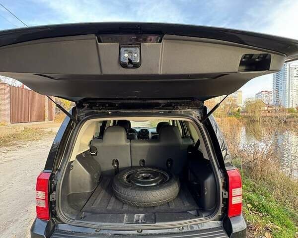 Черный Джип Патриот, объемом двигателя 2.36 л и пробегом 144 тыс. км за 10500 $, фото 18 на Automoto.ua