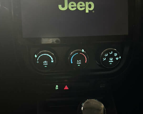 Черный Джип Патриот, объемом двигателя 2 л и пробегом 137 тыс. км за 10350 $, фото 44 на Automoto.ua