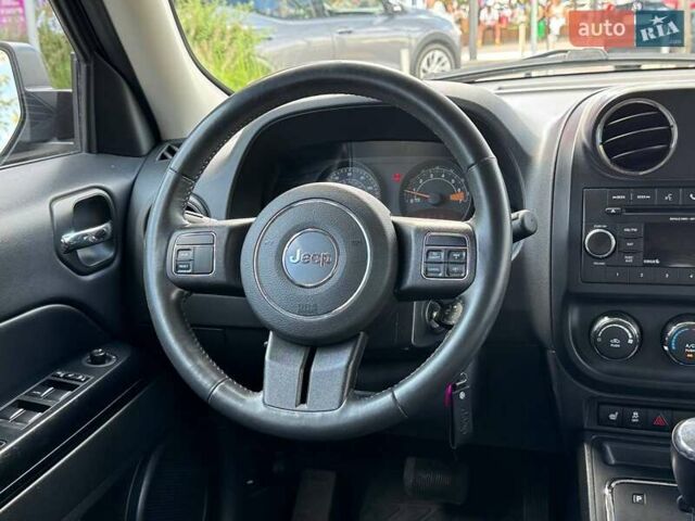 Чорний Джип Patriot, об'ємом двигуна 2.36 л та пробігом 123 тис. км за 10690 $, фото 12 на Automoto.ua