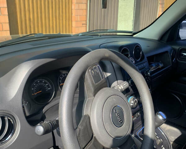 Черный Джип Патриот, объемом двигателя 2.4 л и пробегом 200 тыс. км за 12000 $, фото 2 на Automoto.ua