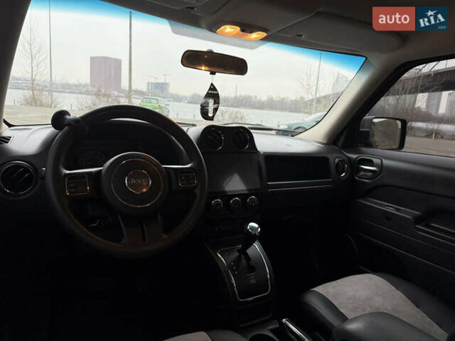 Черный Джип Патриот, объемом двигателя 2 л и пробегом 137 тыс. км за 10350 $, фото 10 на Automoto.ua