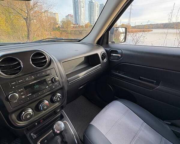 Черный Джип Патриот, объемом двигателя 2.36 л и пробегом 144 тыс. км за 10500 $, фото 15 на Automoto.ua