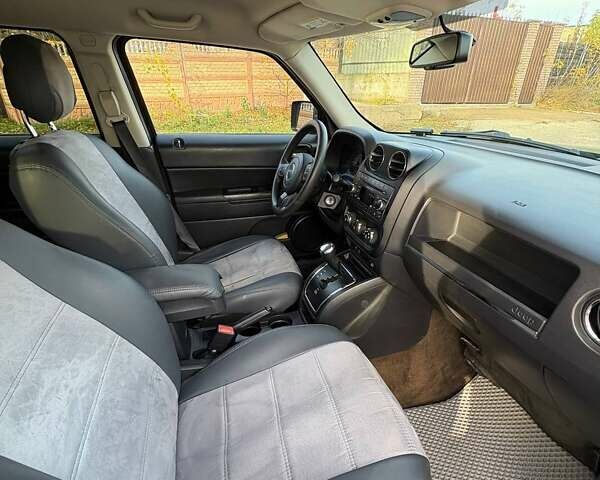 Черный Джип Патриот, объемом двигателя 2.36 л и пробегом 144 тыс. км за 10500 $, фото 21 на Automoto.ua