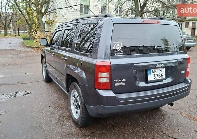 Черный Джип Патриот, объемом двигателя 2.36 л и пробегом 187 тыс. км за 10800 $, фото 4 на Automoto.ua