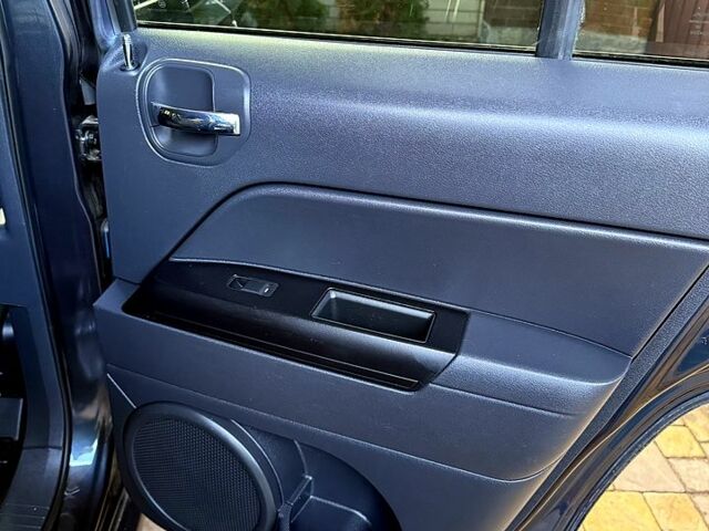 Черный Джип Патриот, объемом двигателя 2.4 л и пробегом 187 тыс. км за 9200 $, фото 6 на Automoto.ua