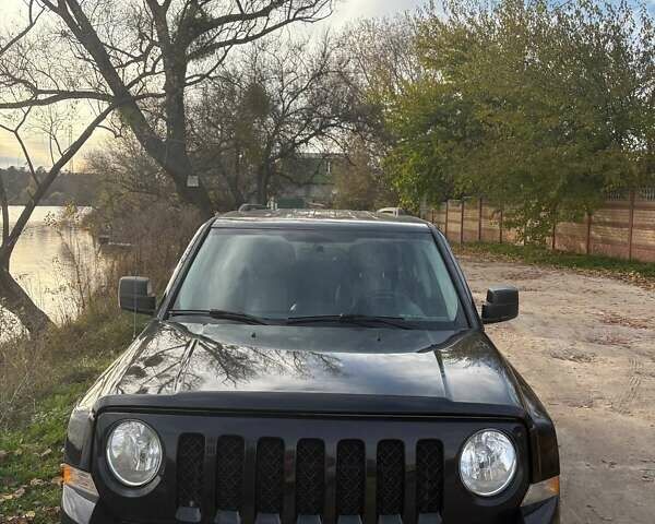 Черный Джип Патриот, объемом двигателя 2.36 л и пробегом 144 тыс. км за 10500 $, фото 3 на Automoto.ua