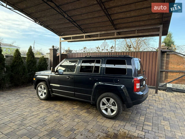 Черный Джип Патриот, объемом двигателя 2.36 л и пробегом 300 тыс. км за 9200 $, фото 2 на Automoto.ua