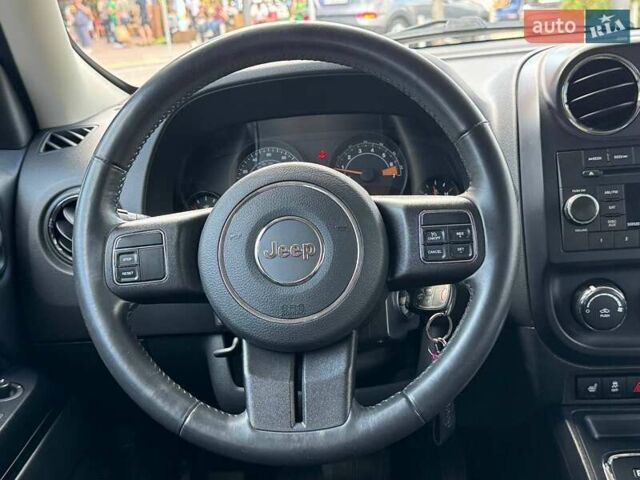 Чорний Джип Patriot, об'ємом двигуна 2.36 л та пробігом 123 тис. км за 10690 $, фото 13 на Automoto.ua